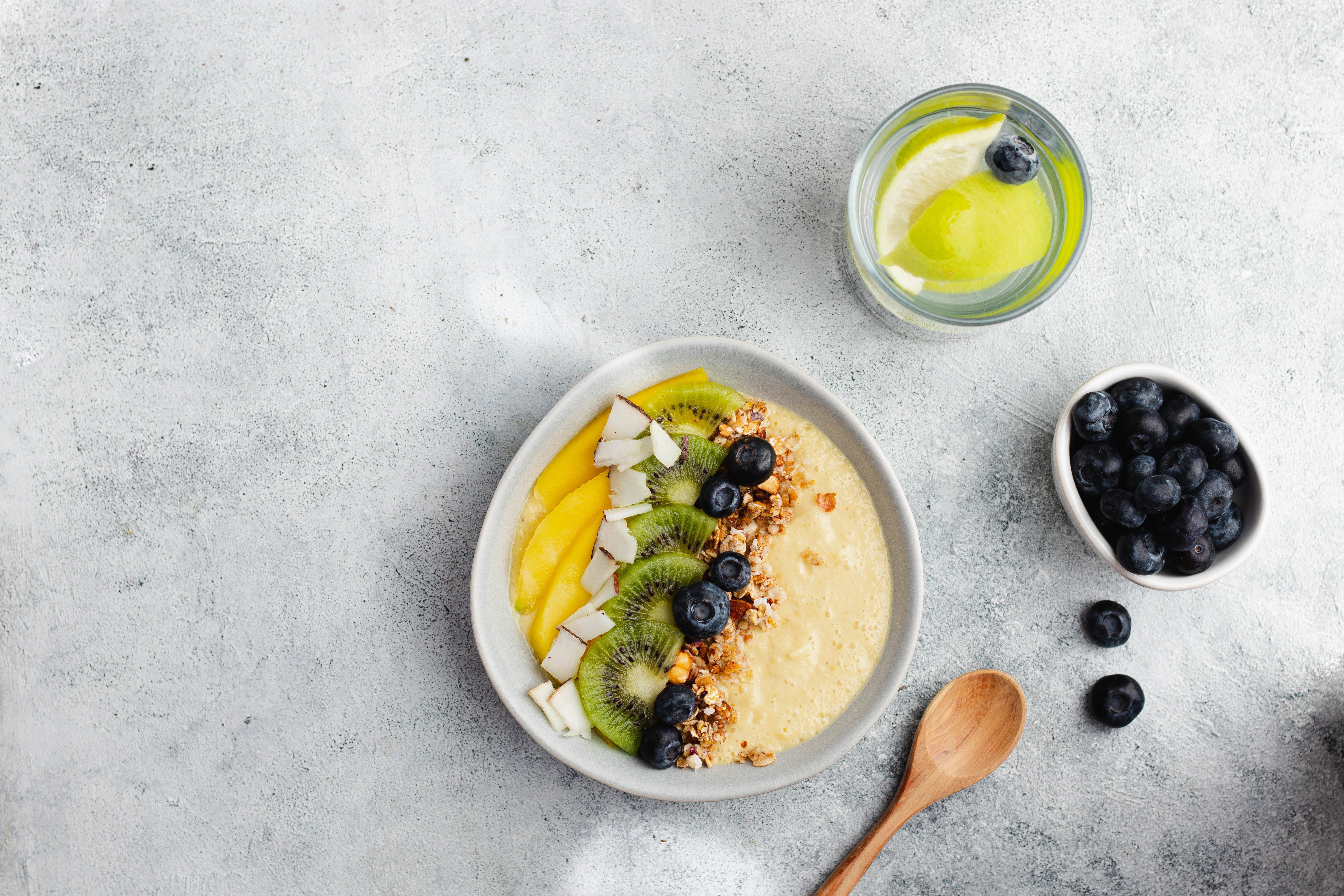 Gul skál með mismunandi toppi Gul skál með mismunandi toppi